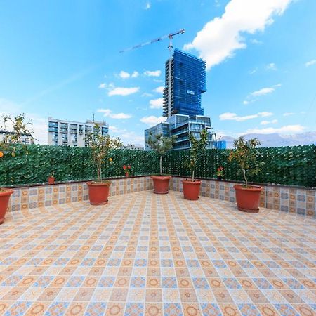 One-Bedroom Rooftop Skyline Central Hidden Gem In ティラナ エクステリア 写真